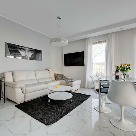 Luxury Long Island Suite Гданск Екстериор снимка