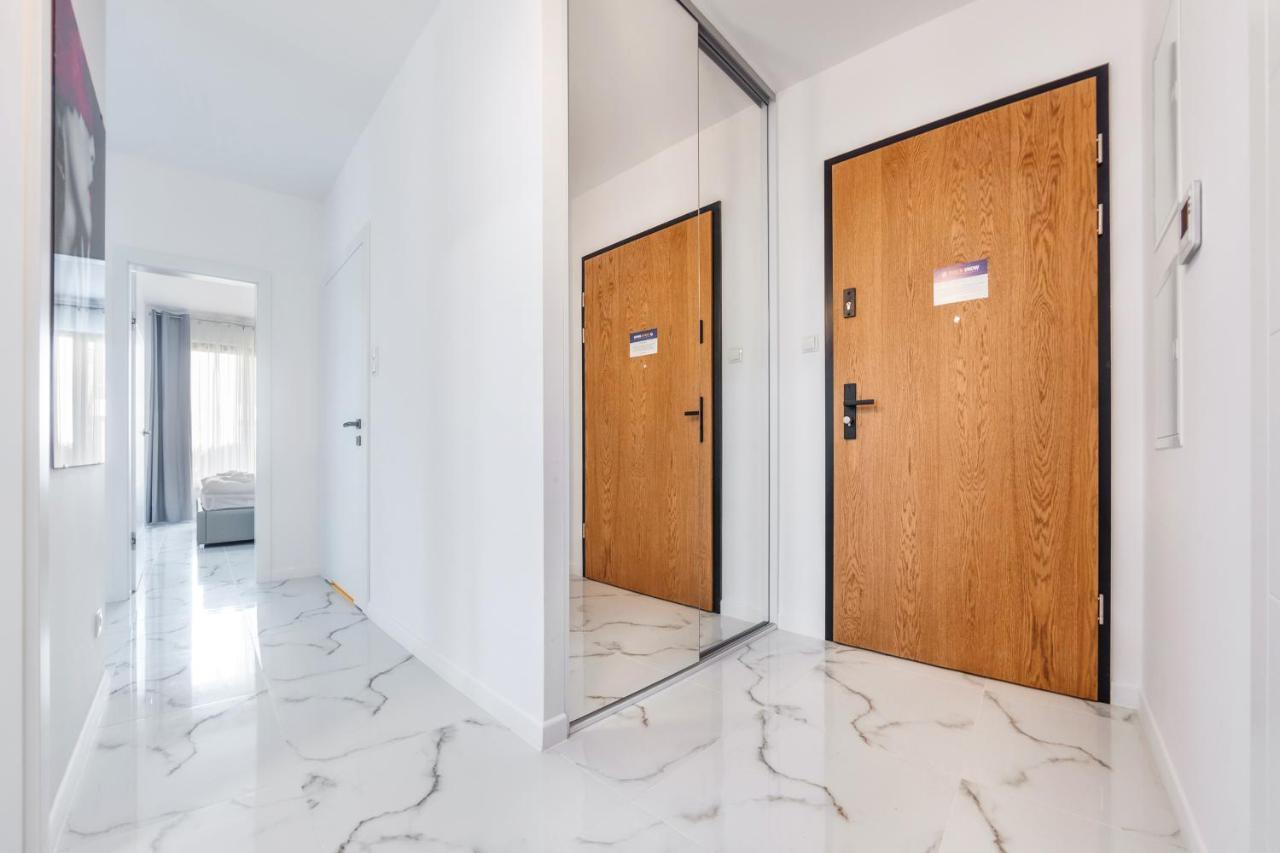 Luxury Long Island Suite Гданск Екстериор снимка