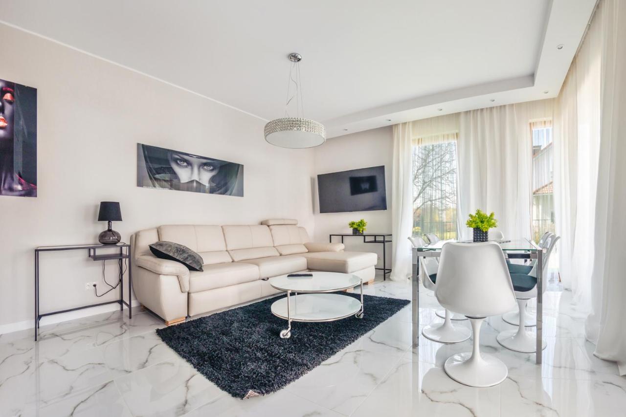 Luxury Long Island Suite Гданск Екстериор снимка