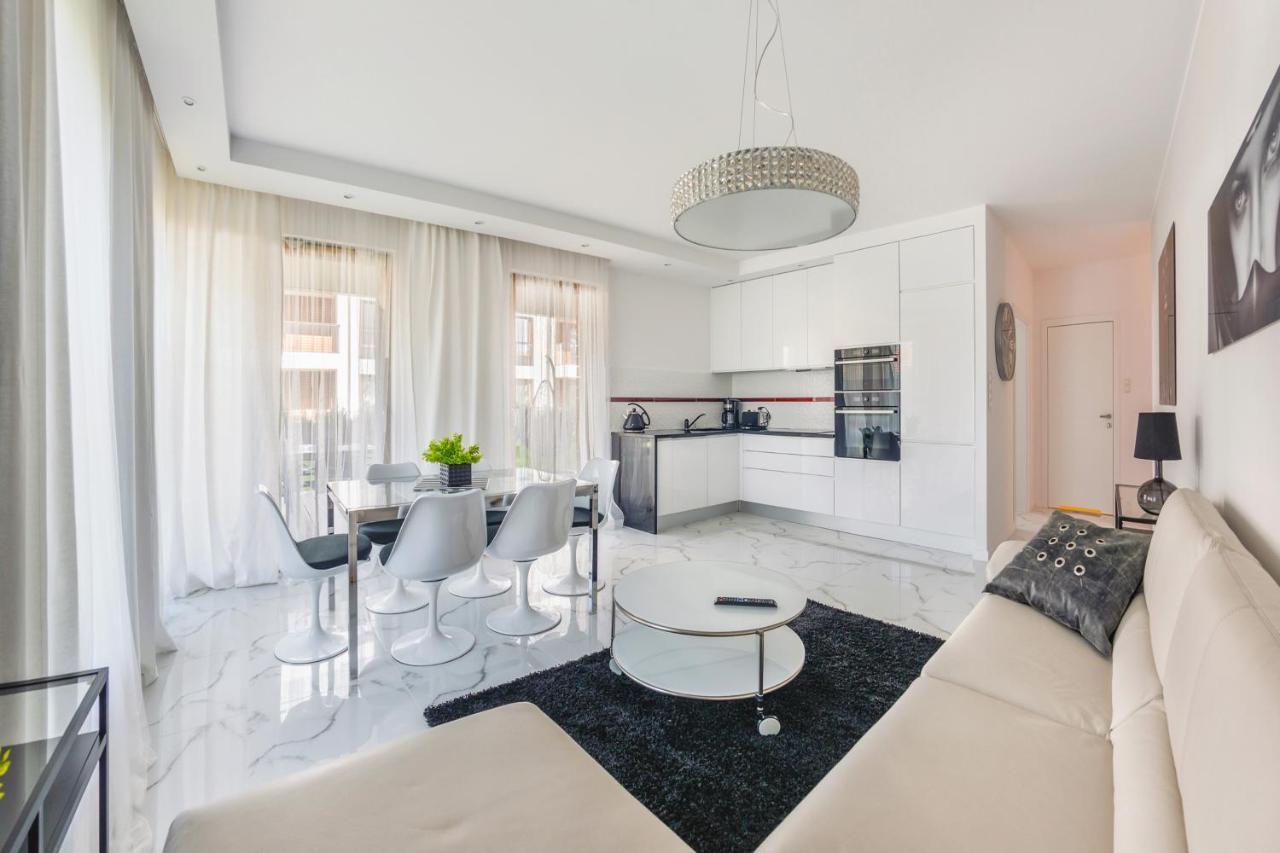 Luxury Long Island Suite Гданск Екстериор снимка
