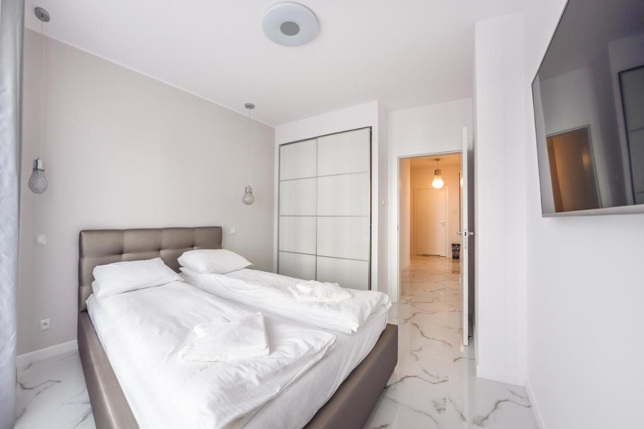 Luxury Long Island Suite Гданск Екстериор снимка