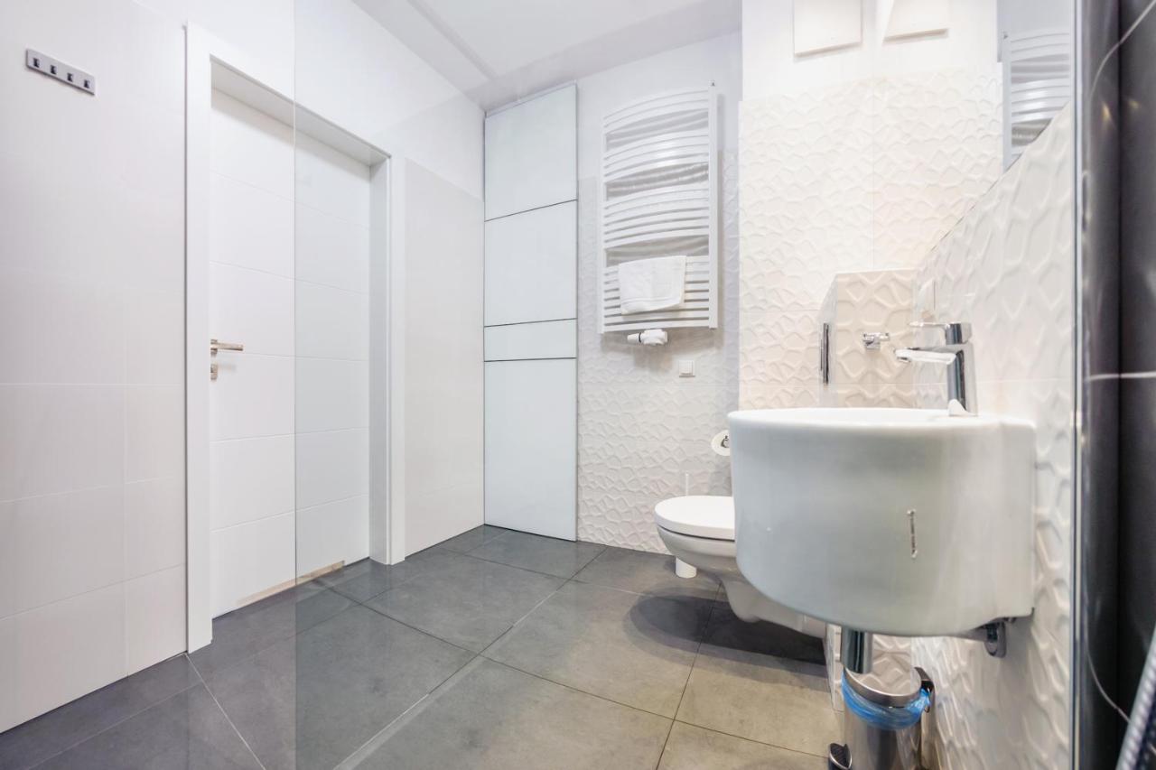 Luxury Long Island Suite Гданск Екстериор снимка