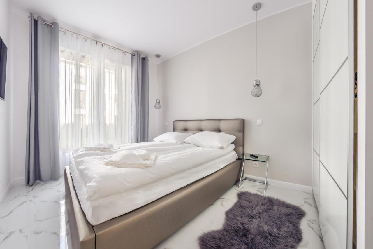 Luxury Long Island Suite Гданск Екстериор снимка