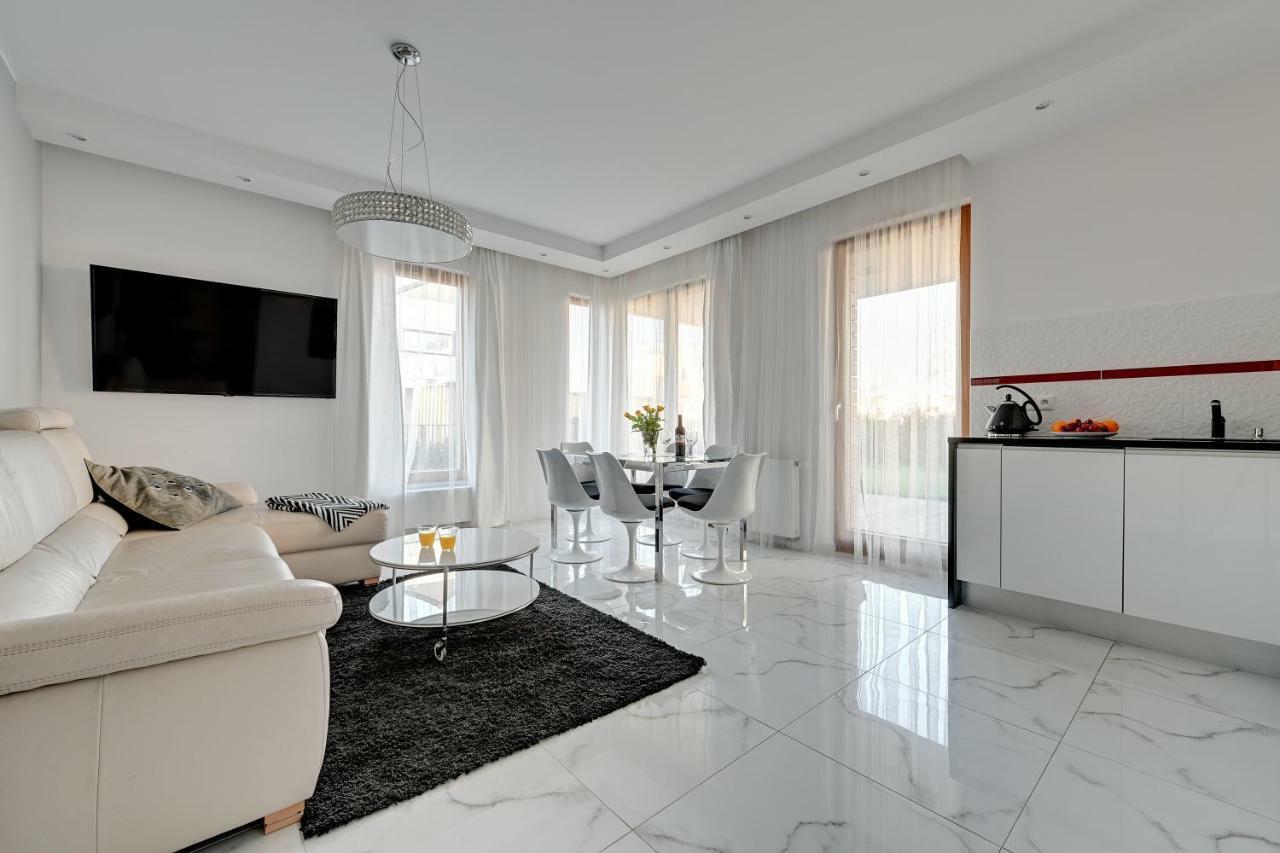 Luxury Long Island Suite Гданск Екстериор снимка