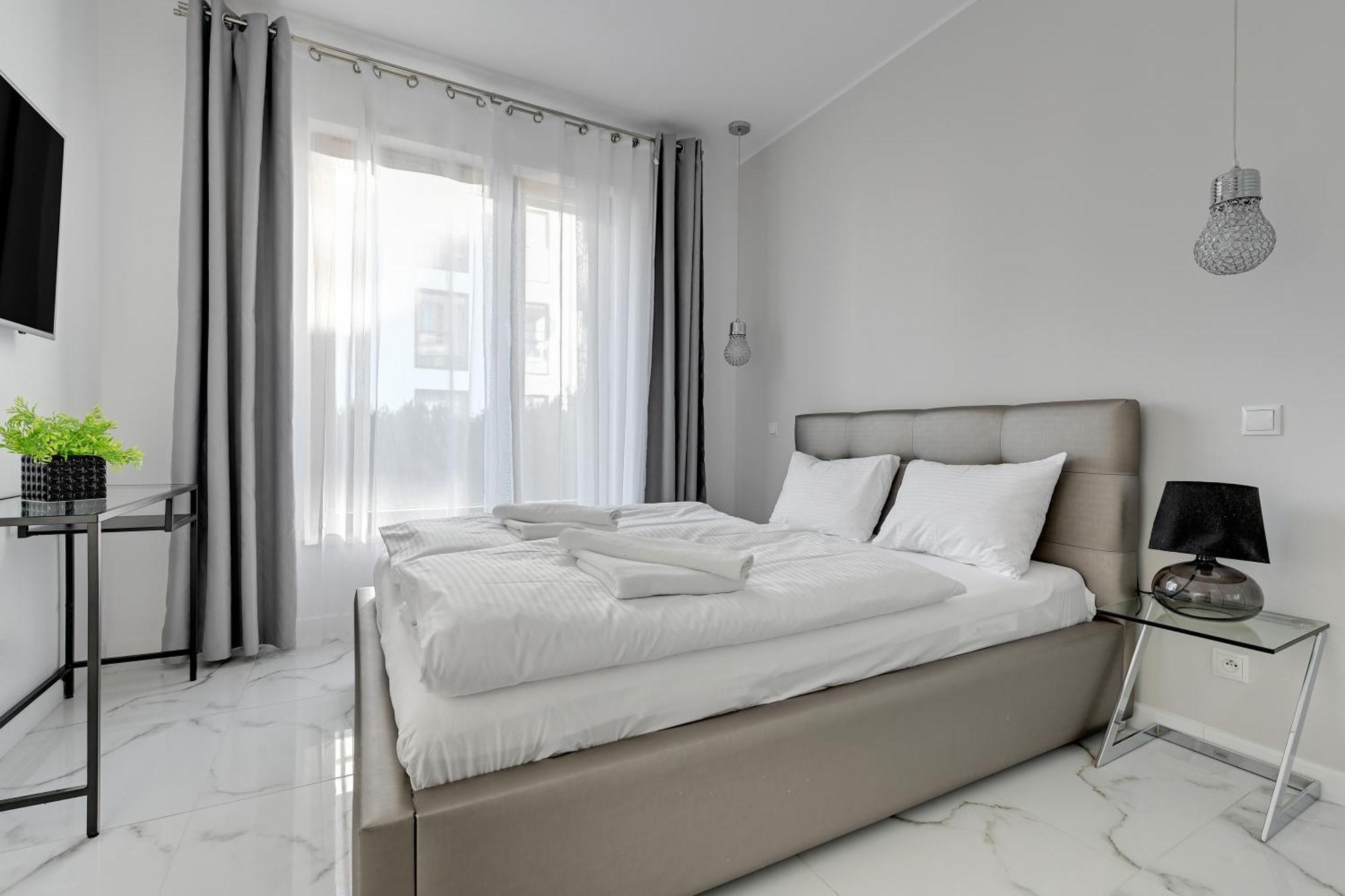 Luxury Long Island Suite Гданск Екстериор снимка