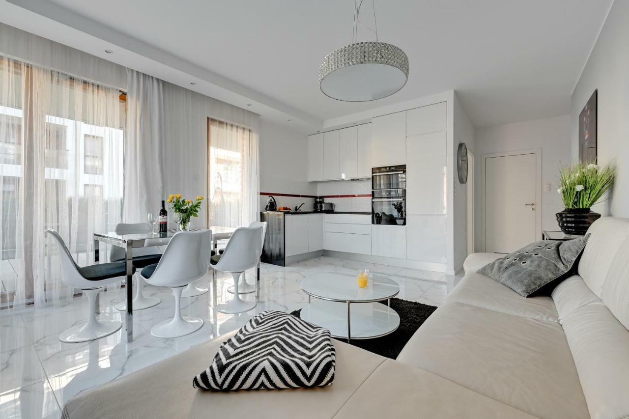 Luxury Long Island Suite Гданск Екстериор снимка